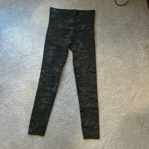 SPANX Green Camo Seamless leggings